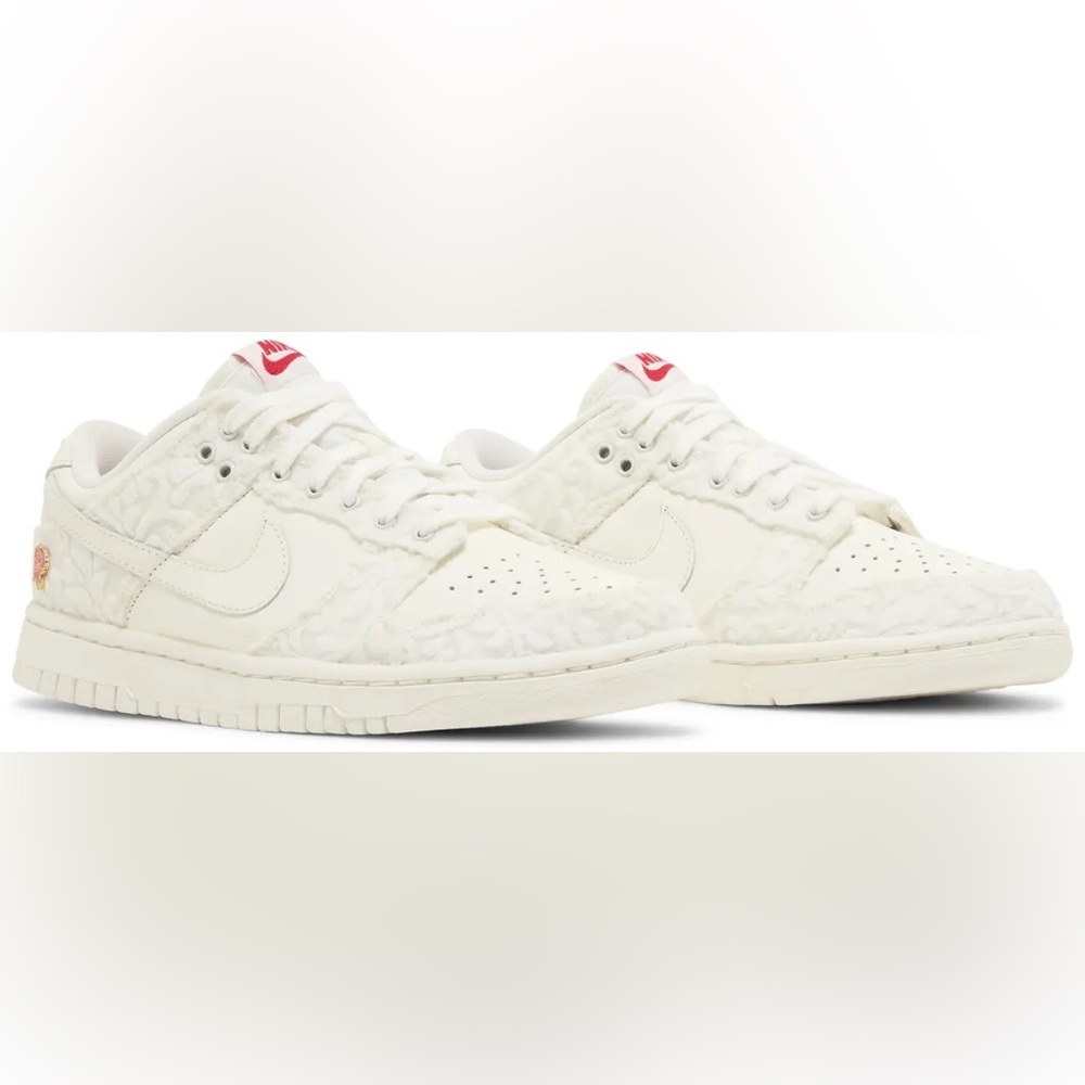 NWT Nike “Give Her Flowers” Low Dunks